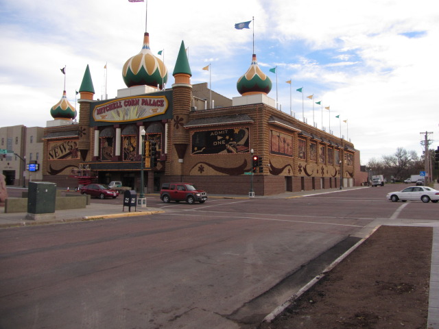 2013/11(November)/SD-Hunting/640x480_2013-11-08-SD-Pheasant-Hunting-10-Corn-Palace.JPG