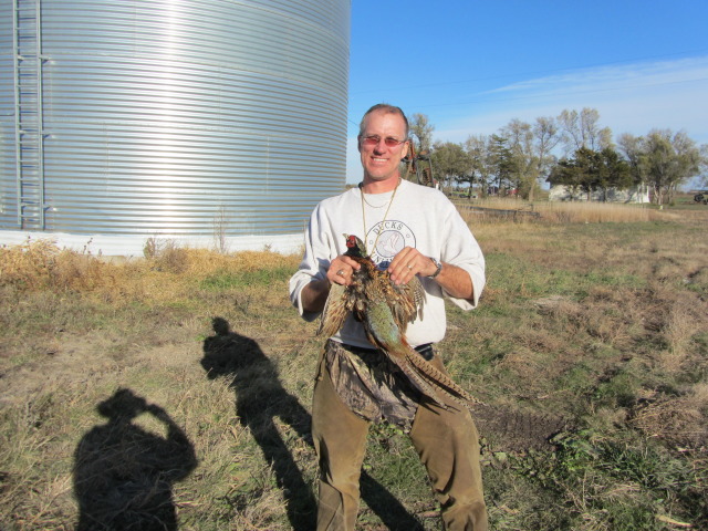 2013/11(November)/SD-Hunting/640x480_2013-11-08-SD-Pheasant-Hunting-49-Travis.JPG