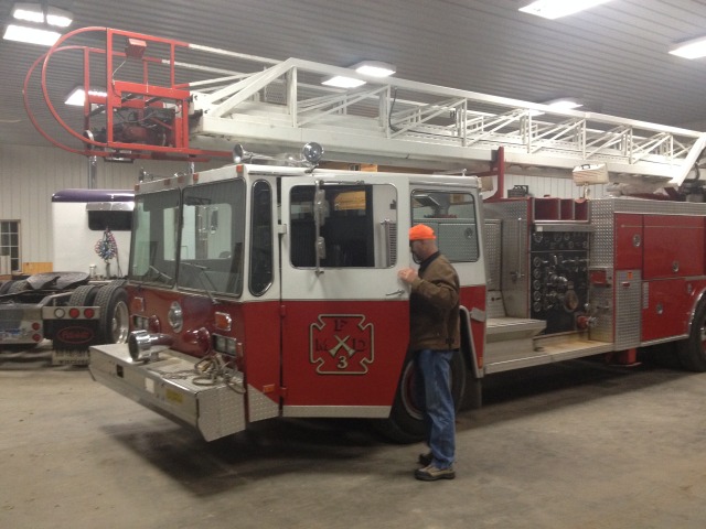 2013/11(November)/SD-Hunting/640x480_2013-11-08-SD-Pheasant-Hunting-51-firetruck-Mike.JPG