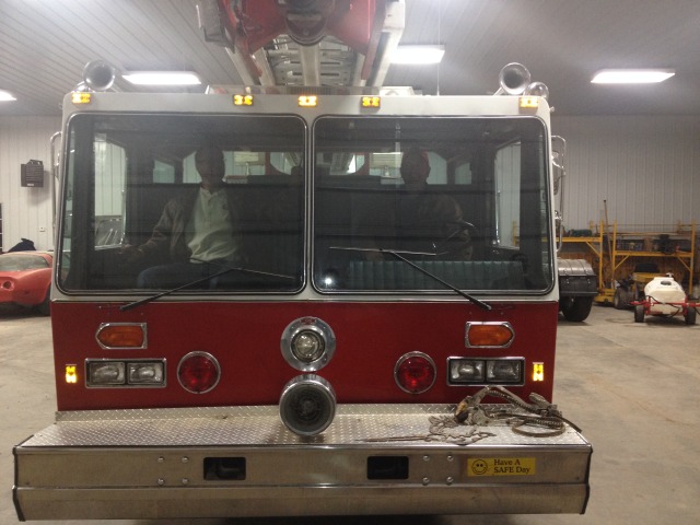 2013/11(November)/SD-Hunting/640x480_2013-11-08-SD-Pheasant-Hunting-55-firetruck-Travis-Mike.JPG