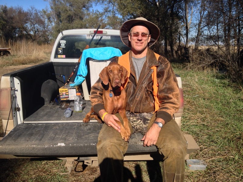 2013/11(November)/SD-Hunting/800x600_2013-11-07-SD-Pheasant-Hunting-07-Bevo-Travis-GOOD.JPG