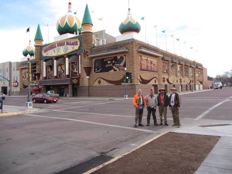 2013/11(November)/SD-Hunting/800x600_2013-11-08-SD-Pheasant-Hunting-13-Corn-Palace-Mike-Daryl-John-Travis.JPG