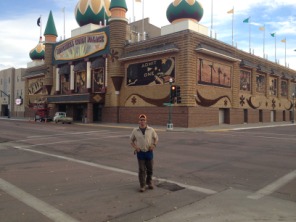 2013-11-08-SD-Pheasant-Hunting-01-Corn-Palace-Daryl.JPG