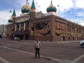 2013-11-08-SD-Pheasant-Hunting-03-Corn-Palace-Daryl.JPG