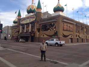2013-11-08-SD-Pheasant-Hunting-04-Corn-Palace-Daryl.JPG