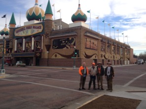 2013-11-08-SD-Pheasant-Hunting-08-Corn-Palace-Mike-Daryl-John-Travis.JPG