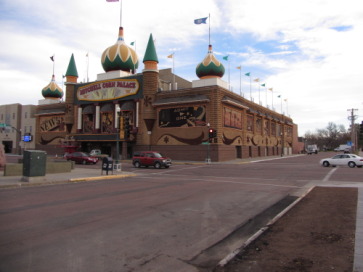 2013-11-08-SD-Pheasant-Hunting-10-Corn-Palace.JPG