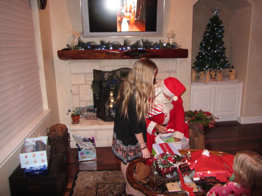 2013/12(December)/Christmas-Eve-Eve/1024x768_2013-12-23-Christmas-Eve-Eve-28-Santa-Kyla.JPG
