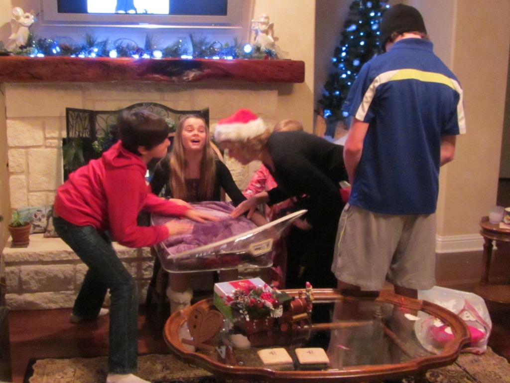 2013-12-23-Christmas-Eve-Eve-63-Dax-Kyla-Janeen.JPG