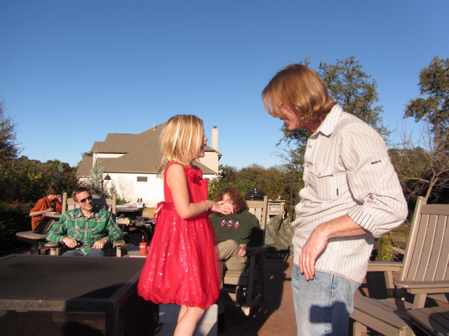 2013/12(December)/Christmas-Eve-Eve/640x480_2013-12-23-Christmas-Eve-Eve-05-Sydney-Josh-Suzi-Justin-Dax.JPG