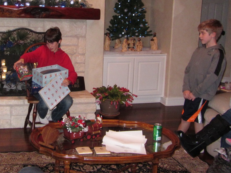 2013/12(December)/Christmas-Eve-Eve/800x600_2013-12-23-Christmas-Eve-Eve-12-Dax-Ian.JPG