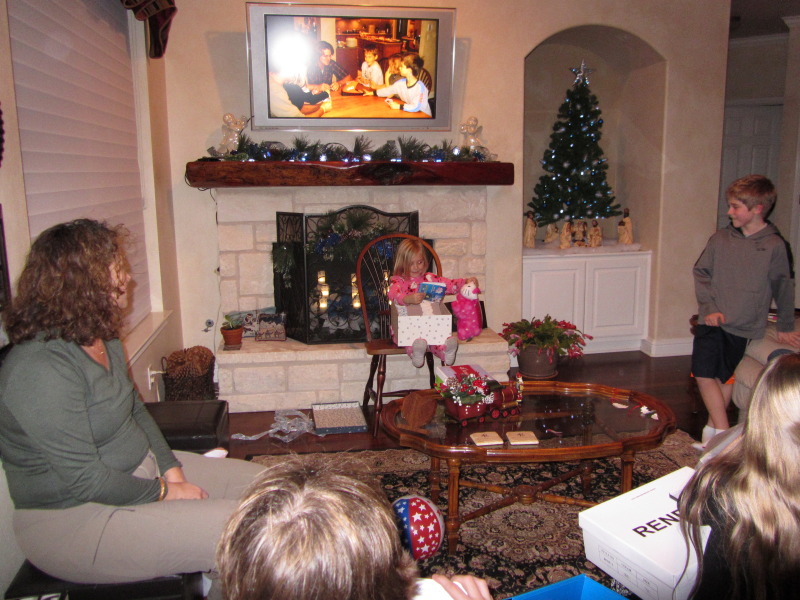 2013/12(December)/Christmas-Eve-Eve/800x600_2013-12-23-Christmas-Eve-Eve-51-Suzi-Sydney-Ian.JPG