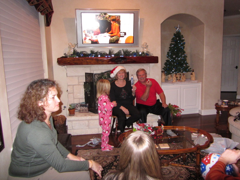 2013/12(December)/Christmas-Eve-Eve/800x600_2013-12-23-Christmas-Eve-Eve-56-Suzi-Sydney-Janeen-Jim.JPG