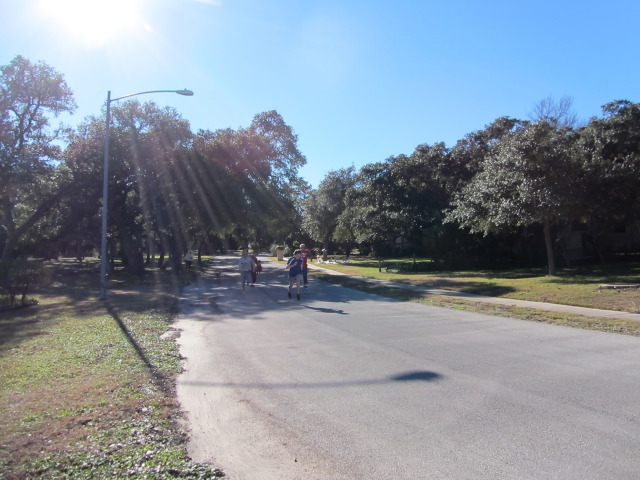 2013/12(December)/Christmas-Eve-Eve/Race/640x480_2013-12-23-Christmas-Eve-Eve-045-race-Chance-Justin-Sydney-Vale-Travis.JPG