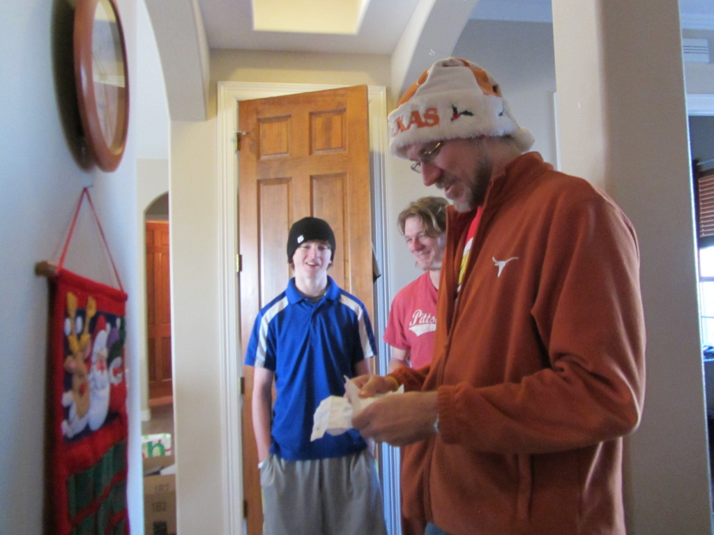2013/12(December)/Christmas-Scavenger-Hunt-for-Travis/1024x768_2013-12-23-Travis-Christmas-Scavenger-Hunt-11-Vale-Justin.JPG