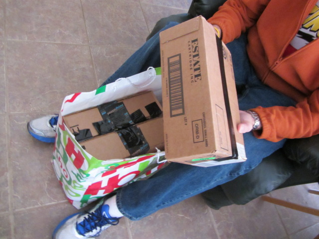 2013/12(December)/Christmas-Scavenger-Hunt-for-Travis/2013-12-23-Travis-Christmas-Scavenger-Hunt-01-Present1.JPG