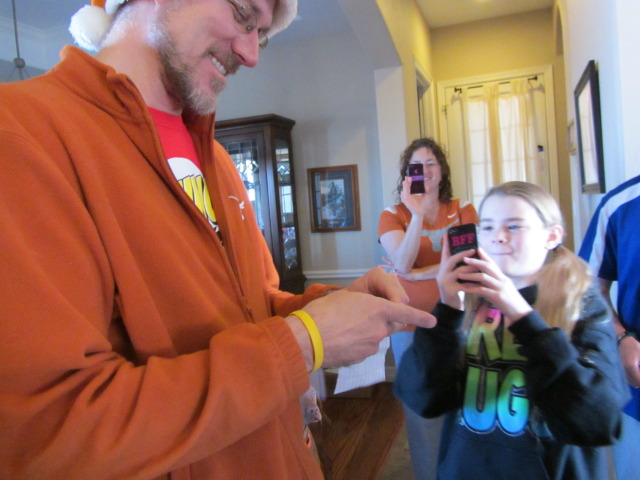 2013-12-23-Travis-Christmas-Scavenger-Hunt-09-Suzi-Kyla.JPG