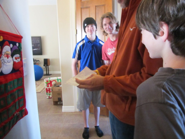 2013/12(December)/Christmas-Scavenger-Hunt-for-Travis/640x480_2013-12-23-Travis-Christmas-Scavenger-Hunt-12-Vale-Justin-Dax.JPG