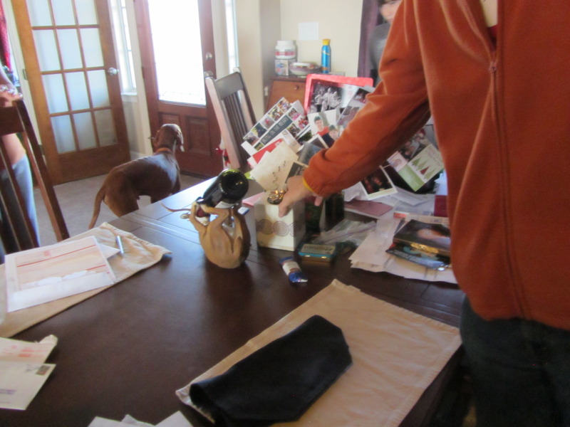 2013/12(December)/Christmas-Scavenger-Hunt-for-Travis/800x600_2013-12-23-Travis-Christmas-Scavenger-Hunt-16-There-it-is.JPG