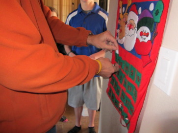 2013-12-23-Travis-Christmas-Scavenger-Hunt-08-Hint-2-wrong-calendar.JPG