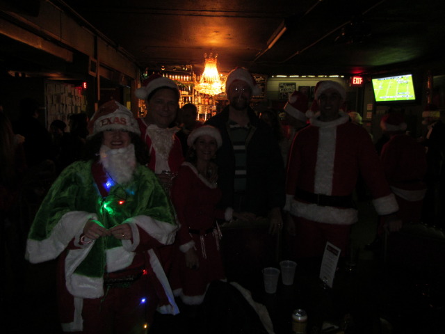 2013/12(December)/Santa-Rampage/640x480_2013-12-05-Santa-Rampage-03-Suzi-Russ-Josie-Matt-Stan.JPG