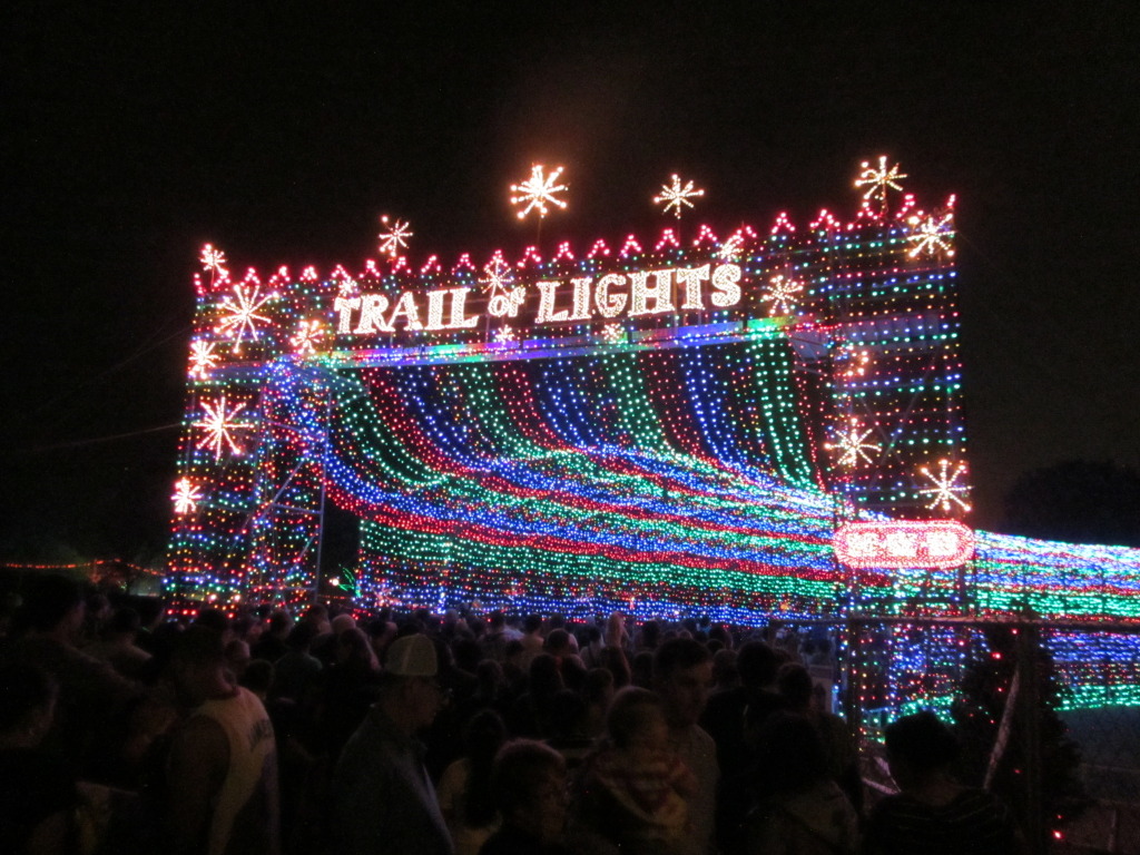 2013-12-20-Trail-of-Lights-14.JPG