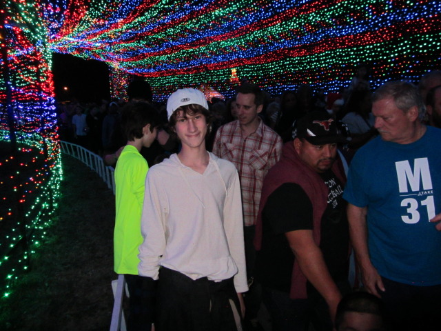 2013/12(December)/Trail-of-Lights/640x480_2013-12-20-Trail-of-Lights-16-Chance-Jim-Josh-Dax.JPG