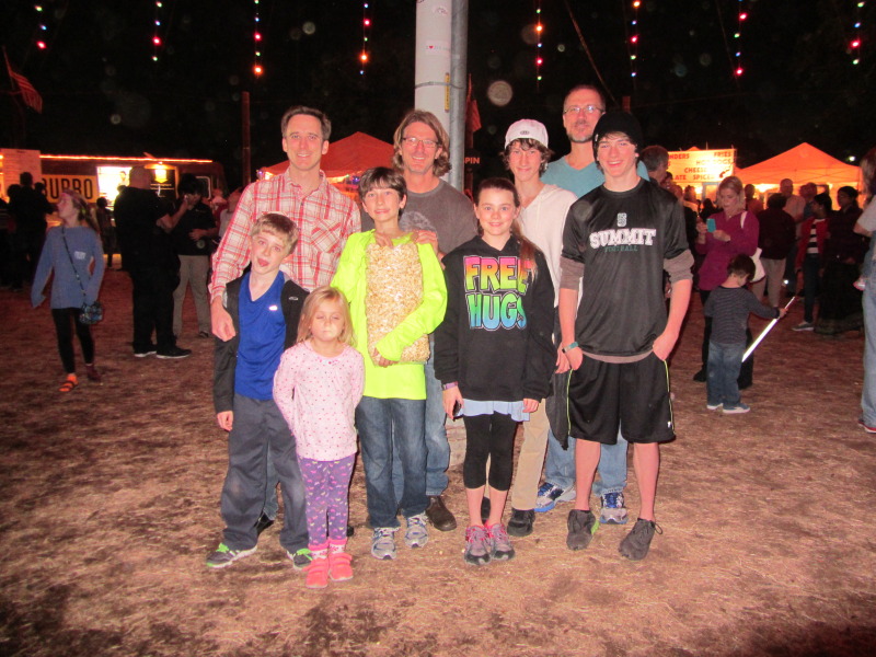 2013/12(December)/Trail-of-Lights/800x600_2013-12-20-Trail-of-Lights-11-Ian-Sydney-Dax-Justin-Kyla-Chance-Travis-Vale.JPG