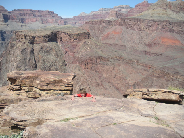 2013/BEST-OF/640x480_2013-03-16-Grand-Canyon-033-Plateau-Point-Chance-falling-GOOD.JPG