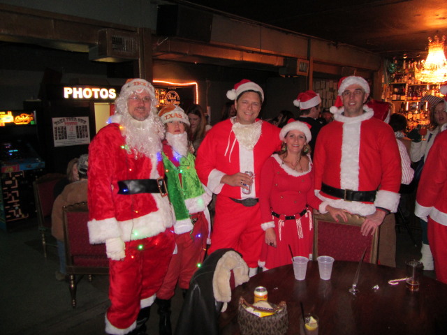 2013/BEST-OF/640x480_2013-12-05-Santa-Rampage-04-Travis-Suzi-Russ-Josie-Stan-GOOD.JPG