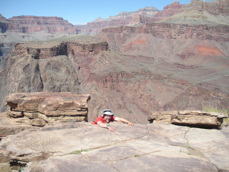2013/BEST-OF/800x600_2013-03-16-Grand-Canyon-032-Plateau-Point-Matt-falling-GOOD.JPG
