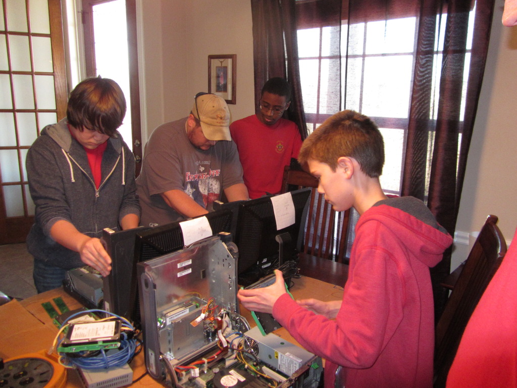 2014/01(January)/Troop214-Computer-Merit-Badge/1024x768_2014-01-26-Computer-Merit-Badge-06-Allen-Tyler-Jared-Jordan.JPG