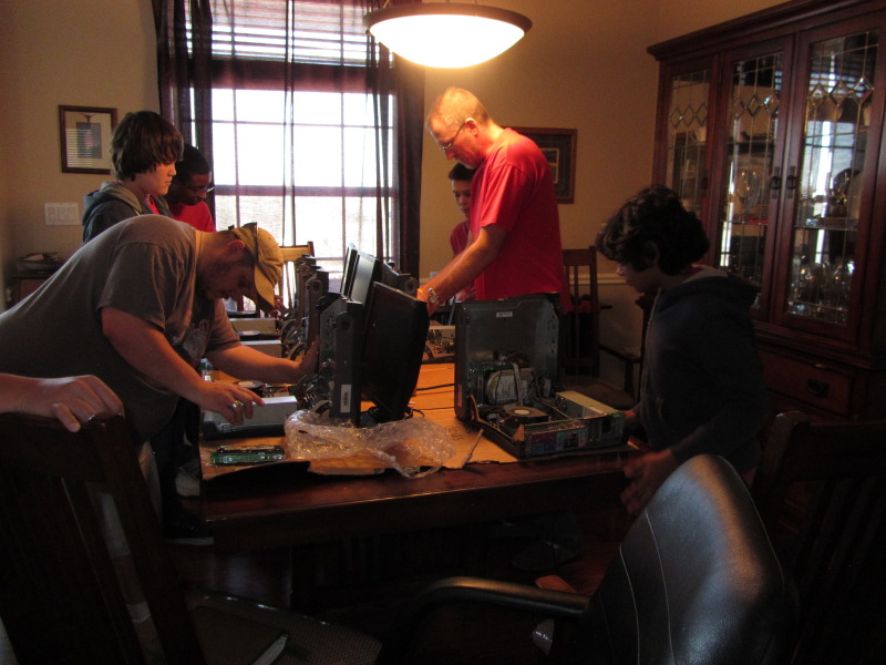 2014/01(January)/Troop214-Computer-Merit-Badge/800x600_2014-01-26-Computer-Merit-Badge-01-Allen-Tyler-Jared-Jordan-Travis-Krishanu.JPG