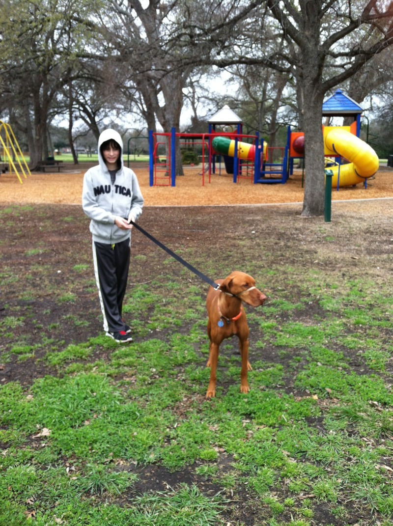 2014/03(March)/Dax-Suzi-at-park/800x600_2014-03-09-Suzi-Dax-at-park-01-Bevo.JPG