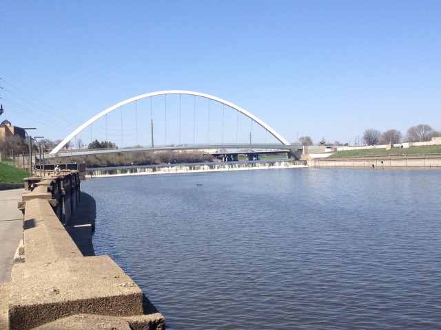 2014/04(April)/DesMoines-IA-wireless/640x480_2014-04-22-DesMoines-IA-1-Bridge.JPG