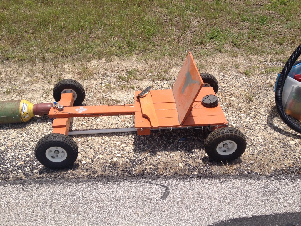 2014-05-17-Cleaning-under-Justins-porch-05-gocart.JPG