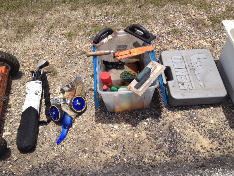 2014/05(May)/Cleaning-under-Justins-deck/800x600_2014-05-17-Cleaning-under-Justins-porch-06.JPG