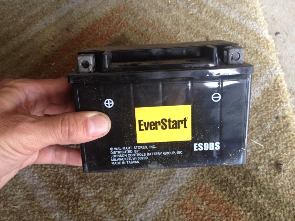 2014/05(May)/Misc/1024x768_2014-05-21-Motorcycle-Battery-2.JPG