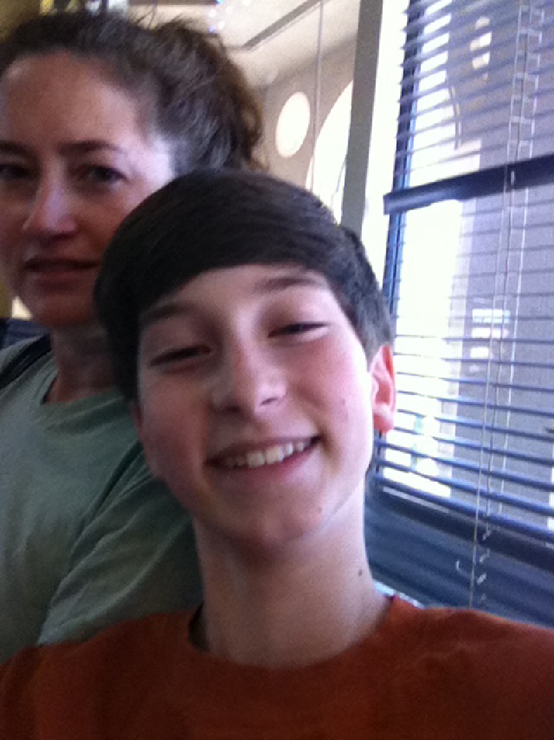 2014/05(May)/Misc/800x600_2014-05-03-Dax-Haircut-11.JPG