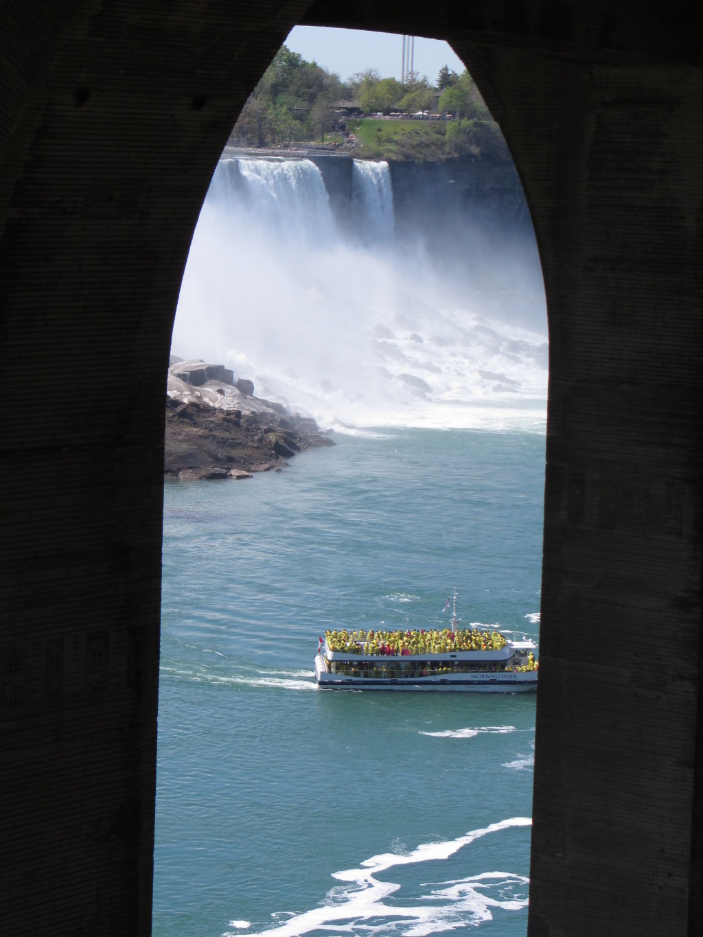 2014/05(May)/Niagara-Falls/1024x768_2014-05-24-Niagra-Falls-002.JPG
