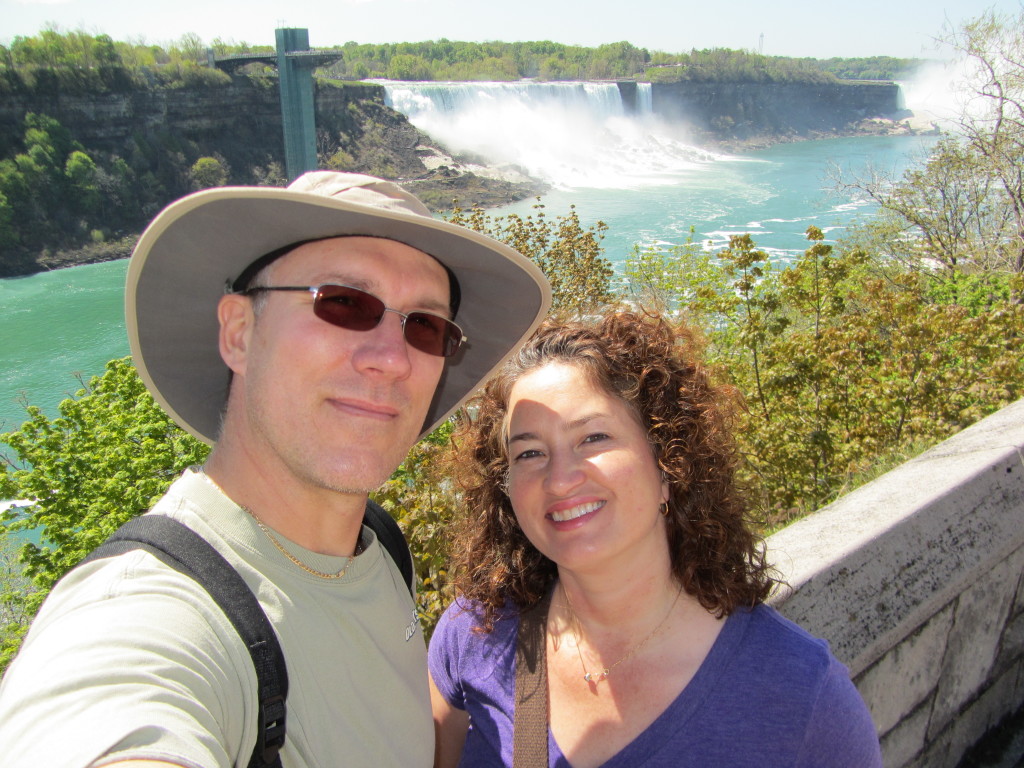 2014/05(May)/Niagara-Falls/1024x768_2014-05-24-Niagra-Falls-014-Travis-Suzi-GOOD.JPG