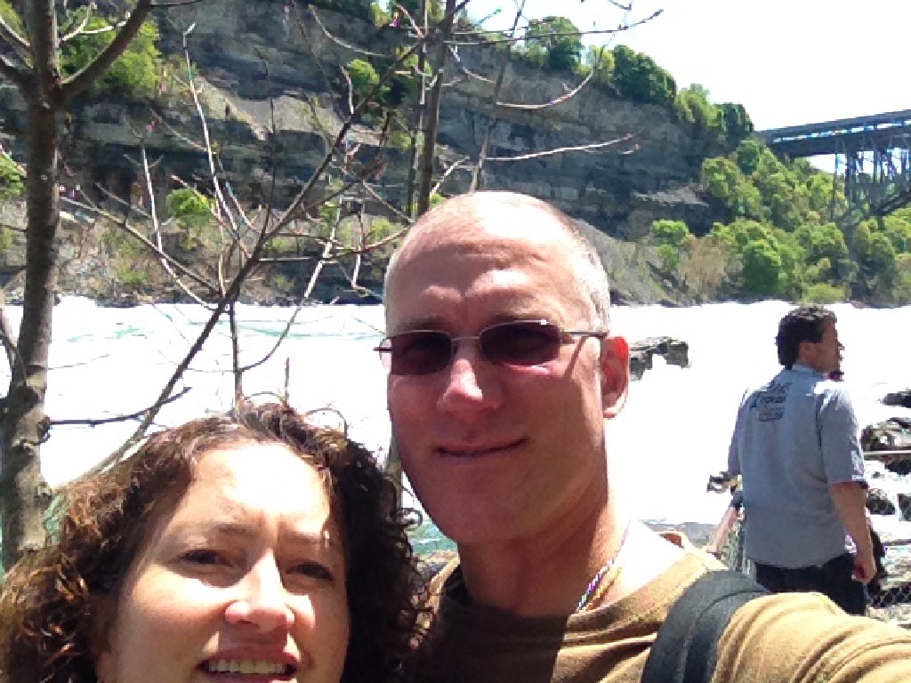 2014/05(May)/Niagara-Falls/1024x768_2014-05-25-Niagra-Falls-21-Suzi-Travis.JPG