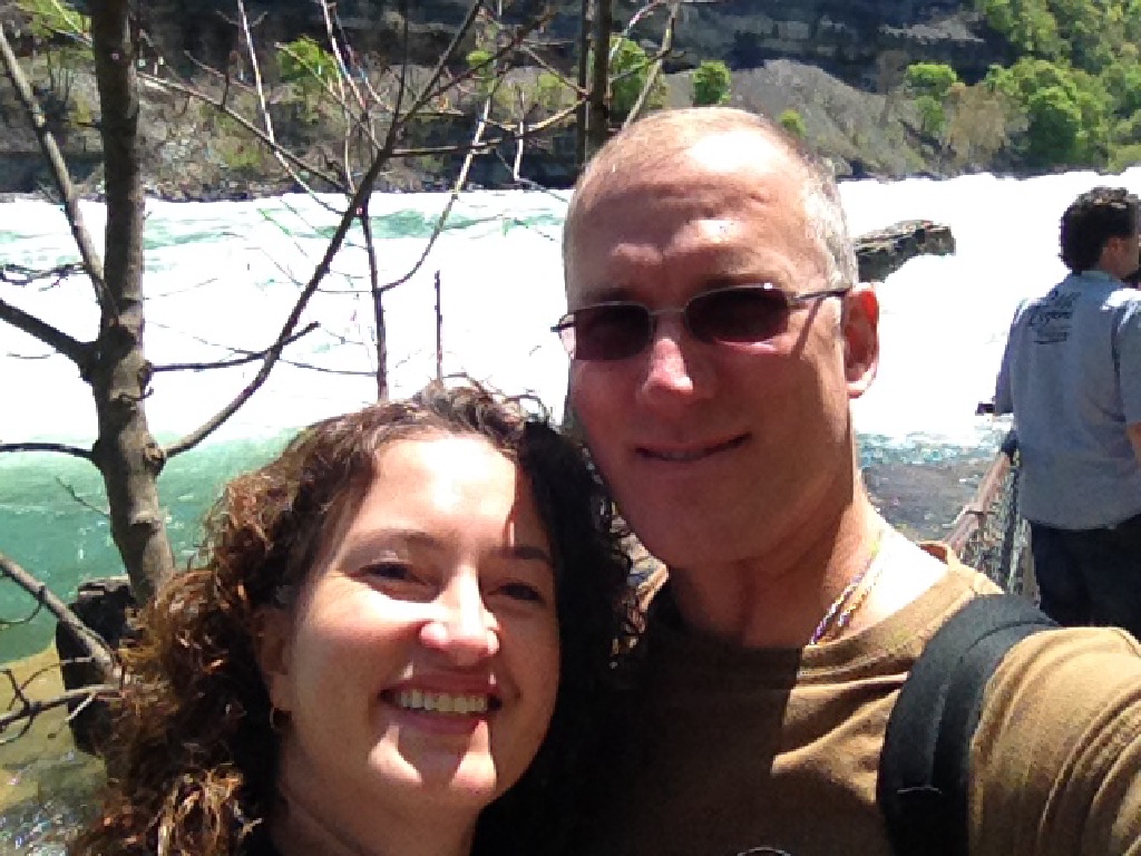 2014/05(May)/Niagara-Falls/1024x768_2014-05-25-Niagra-Falls-22-Suzi-Travis.JPG