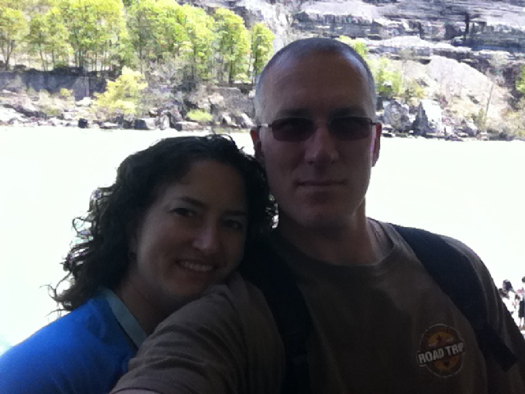 2014/05(May)/Niagara-Falls/1024x768_2014-05-27-Niagra-Falls-20-Travis-Suzi.JPG