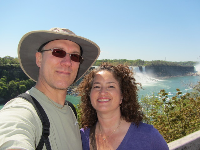 2014/05(May)/Niagara-Falls/640x480_2014-05-24-Niagra-Falls-013-Travis-Suzi.JPG