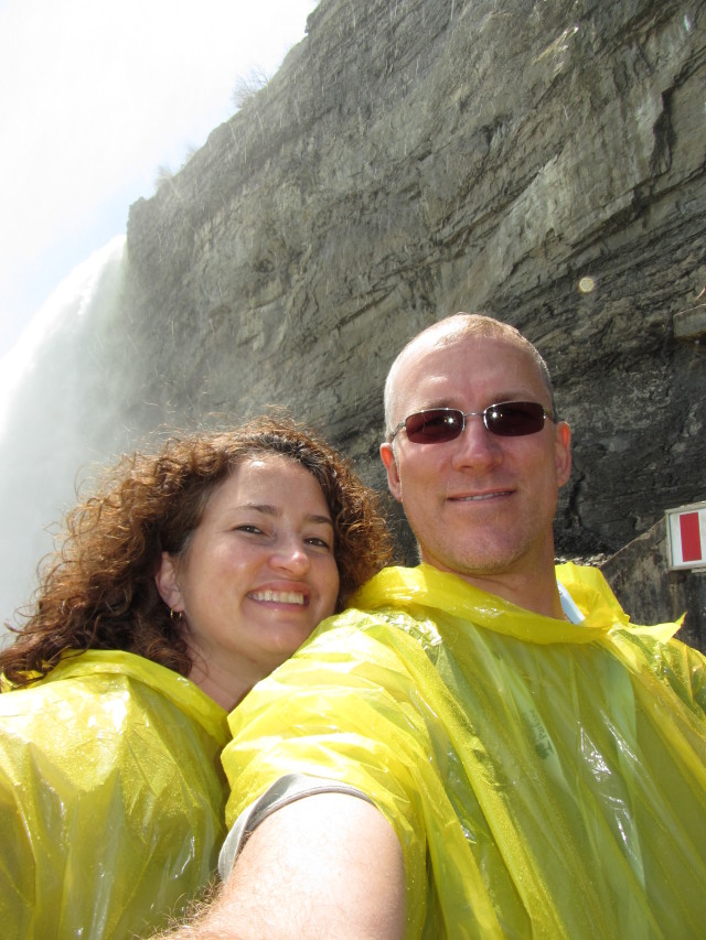 2014/05(May)/Niagara-Falls/640x480_2014-05-24-Niagra-Falls-063-Travis-Suzi.JPG