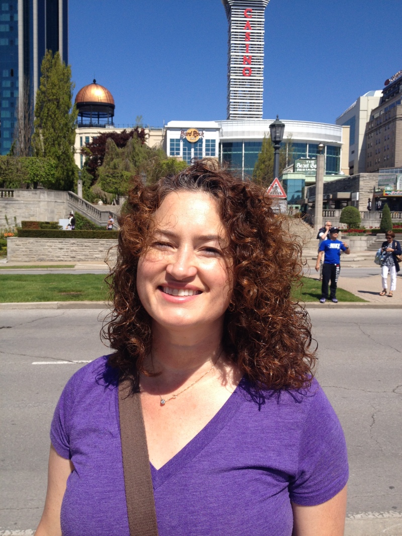 2014/05(May)/Niagara-Falls/800x600_2014-05-24-Niagra-Falls-037-Suzi.JPG