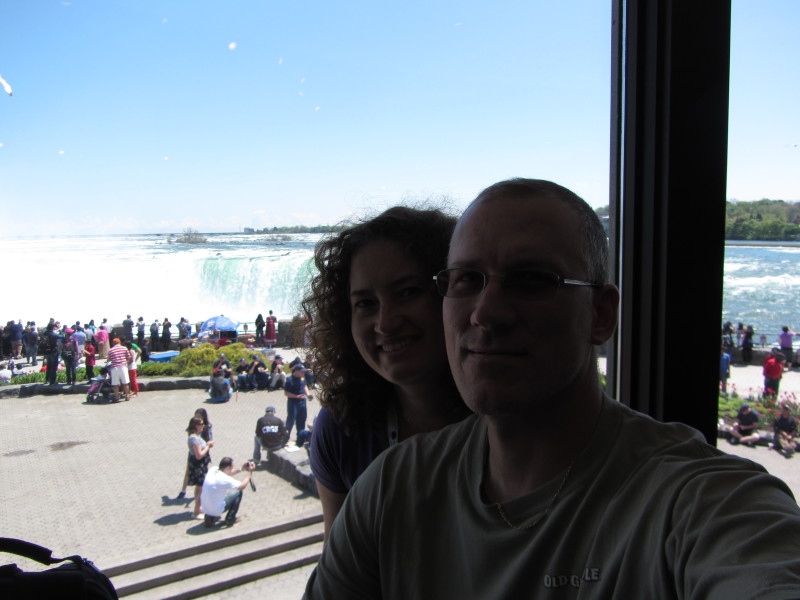 2014/05(May)/Niagara-Falls/800x600_2014-05-24-Niagra-Falls-100-Travis-Suzi.JPG