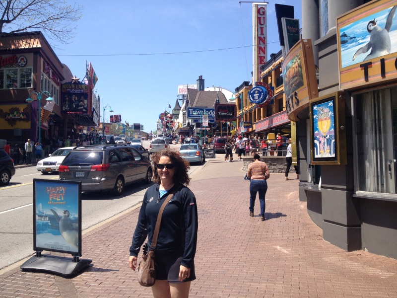 2014/05(May)/Niagara-Falls/800x600_2014-05-25-Niagra-Falls-25-Suzi.JPG