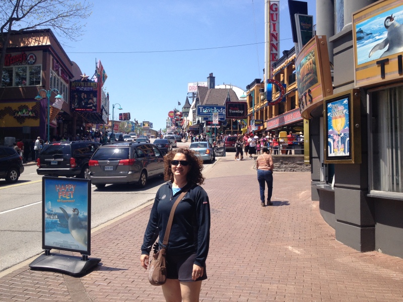 2014/05(May)/Niagara-Falls/800x600_2014-05-25-Niagra-Falls-26-Suzi.JPG